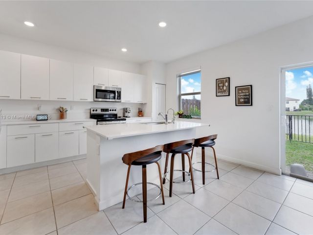 Продажа дома по адресу 12767 NW 23rd Pl - фото 6047732