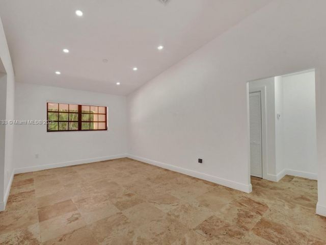 Дом в аренду по адресу 1981 SW 139th Ct - фото 6029916