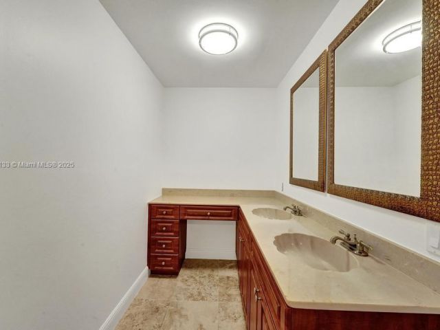 Дом в аренду по адресу 1981 SW 139th Ct - фото 6029924