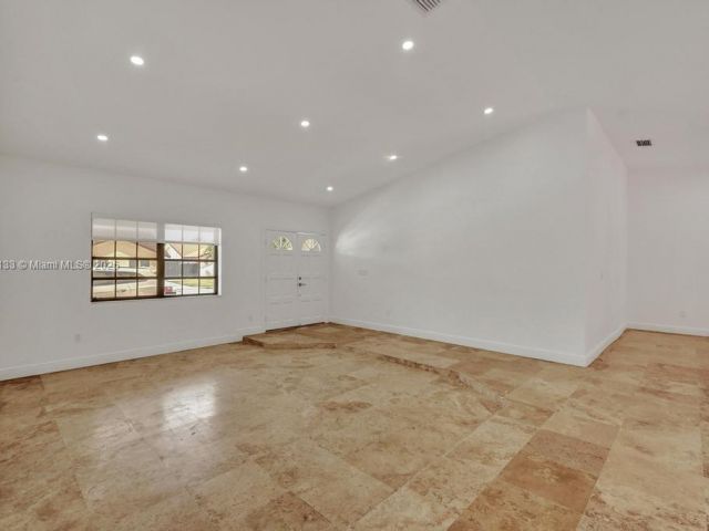 Дом в аренду по адресу 1981 SW 139th Ct - фото 6029929