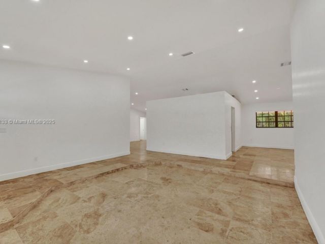 Дом в аренду по адресу 1981 SW 139th Ct - фото 6029931