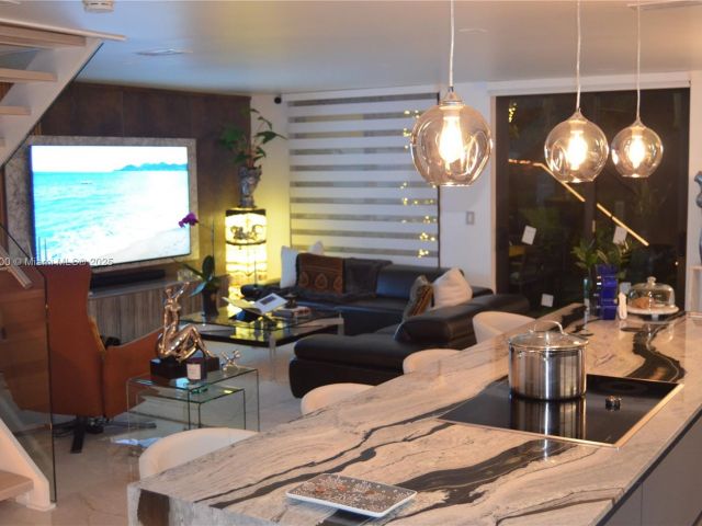 Продажа дома по адресу 3629 Estepona Ave - фото 6028116