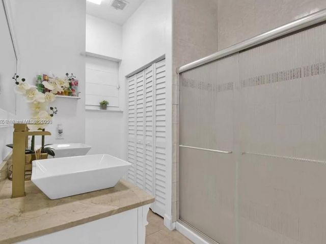 Продажа дома по адресу 12202 SW 216th St - фото 6027957