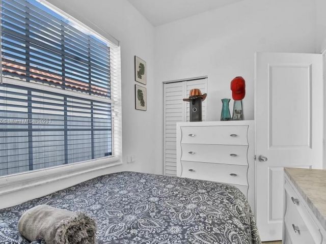 Продажа дома по адресу 12202 SW 216th St - фото 6027959