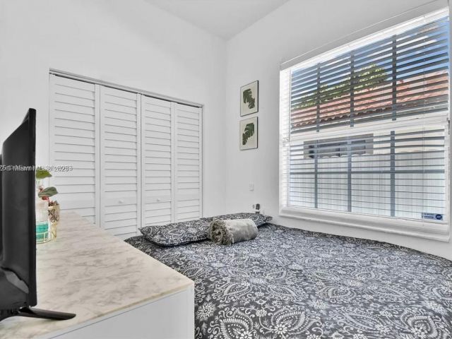 Продажа дома по адресу 12202 SW 216th St - фото 6027960