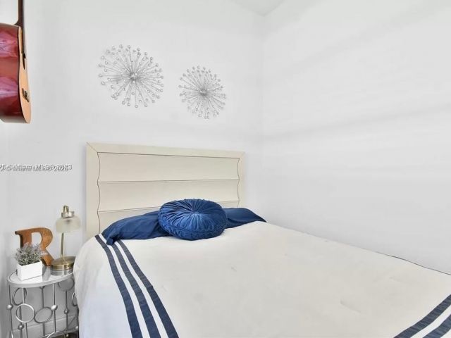 Продажа дома по адресу 12202 SW 216th St - фото 6027965