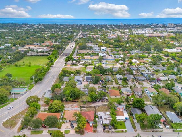 Продажа дома по адресу 339 NW 5th Avenue - фото 6058347