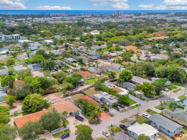 Продажа дома по адресу 339 NW 5th Avenue - фото 6058348