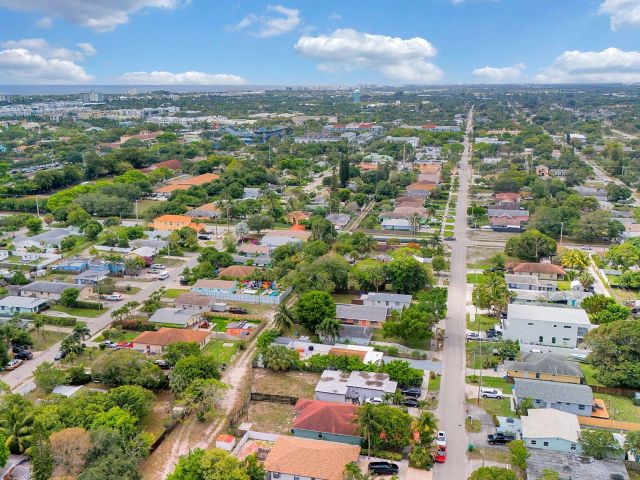 Продажа дома по адресу 339 NW 5th Avenue - фото 6058351