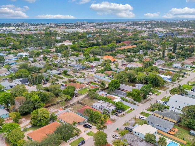 Продажа дома по адресу 339 NW 5th Avenue - фото 6058352