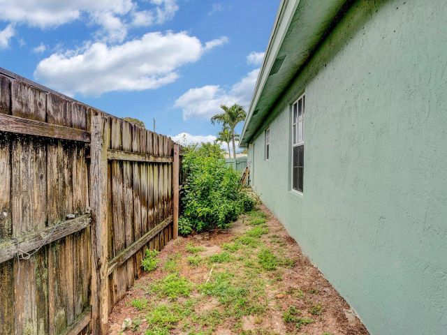 Продажа дома по адресу 339 NW 5th Avenue - фото 6058353