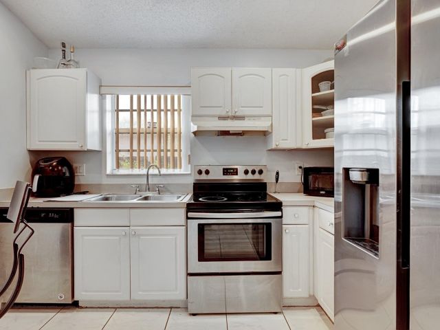 Продажа дома по адресу 339 NW 5th Avenue - фото 6058364