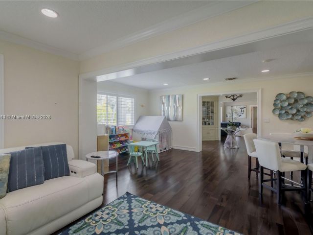 Дом в аренду по адресу 8500 SW 70th St - фото 6031515