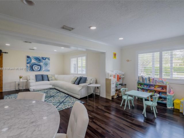 Дом в аренду по адресу 8500 SW 70th St - фото 6031519