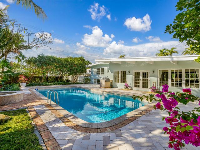 Продажа дома по адресу 1900 Admirals Way - фото 6032696