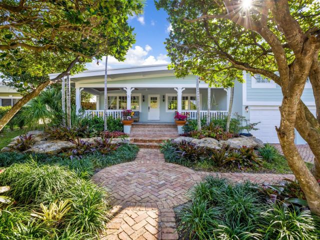 Продажа дома по адресу 1900 Admirals Way - фото 6032707