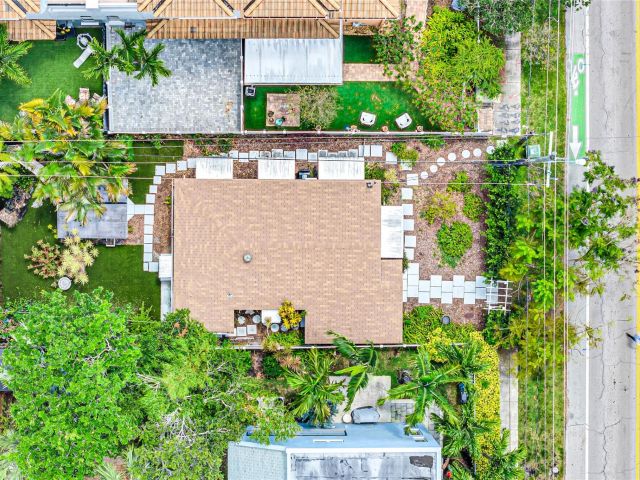 Продажа дома по адресу 1009 NE 6th St - фото 6051092