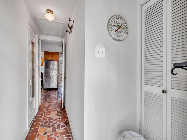 Продажа дома по адресу 1009 NE 6th St - фото 6051095