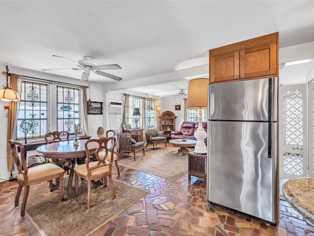 Продажа дома по адресу 1009 NE 6th St - фото 6051102