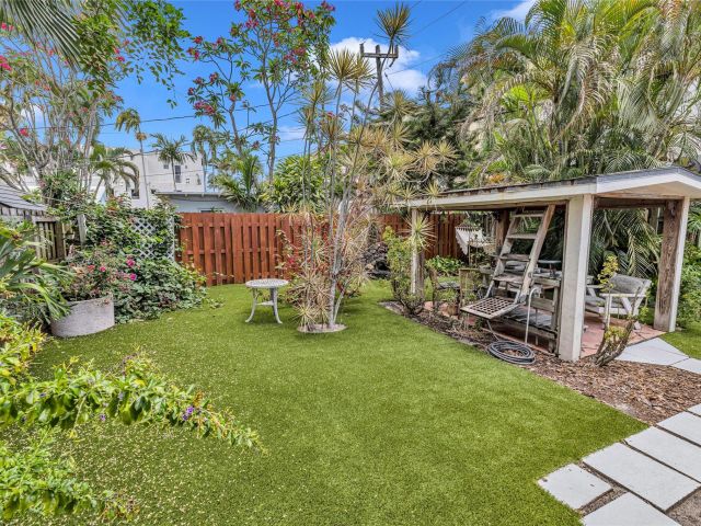 Продажа дома по адресу 1009 NE 6th St - фото 6051108