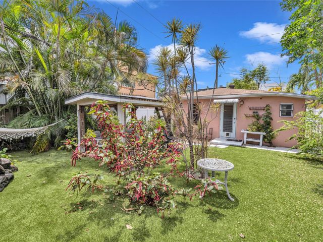 Продажа дома по адресу 1009 NE 6th St - фото 6051109