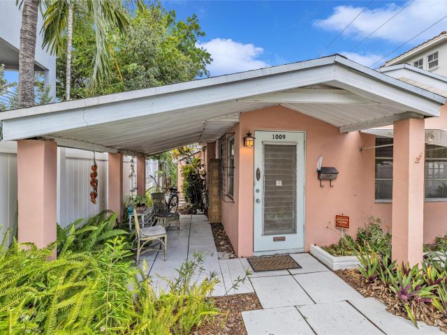 Продажа дома по адресу 1009 NE 6th St - фото 6051110