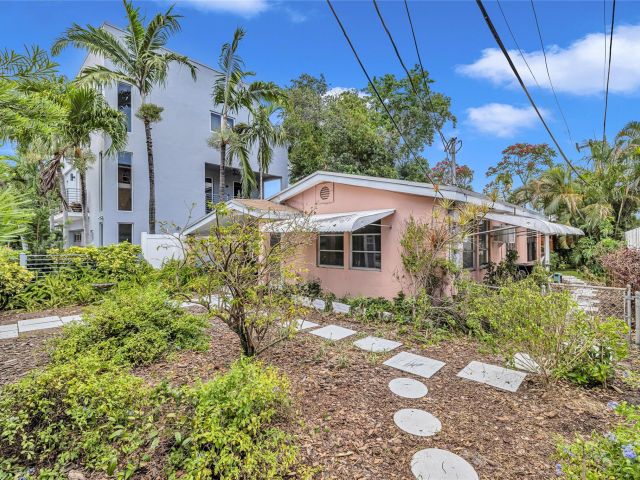 Продажа дома по адресу 1009 NE 6th St - фото 6051111