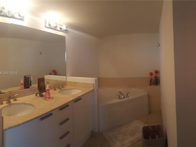 Продажа квартиры #3601 - фото 6033130