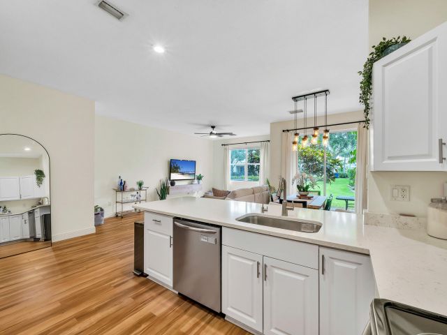 Дом в аренду по адресу 6086 Seminole Gardens Circle - фото 6159370