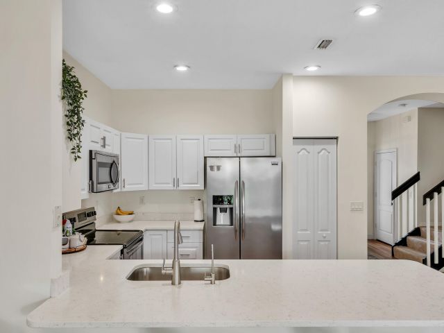 Дом в аренду по адресу 6086 Seminole Gardens Circle - фото 6159371