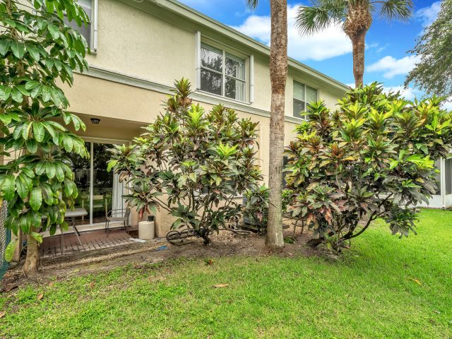 Дом в аренду по адресу 6086 Seminole Gardens Circle - фото 6159372