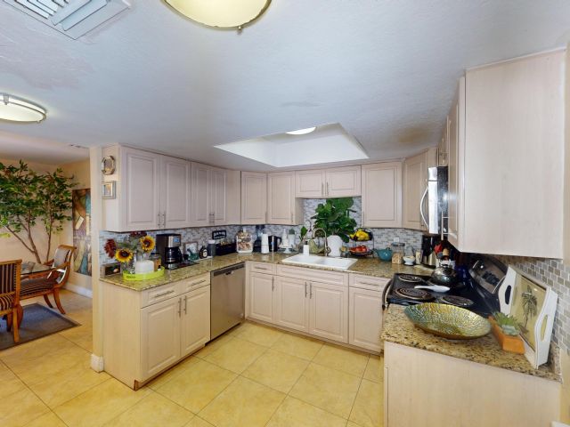 Продажа дома по адресу 1630 40th Street - фото 6034558