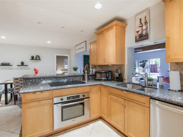 Дом в аренду по адресу 2708 Cleveland St - фото 6033542