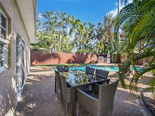 Дом в аренду по адресу 2708 Cleveland St - фото 6033547