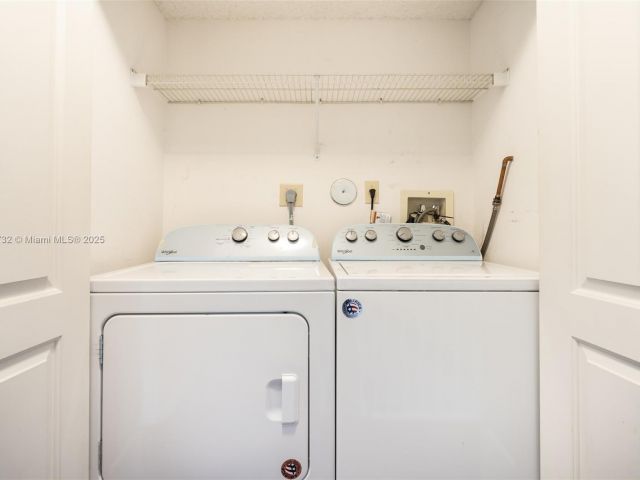 Дом в аренду по адресу 2683 NE 15th St 2683 - фото 6033663