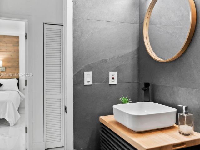 Дом в аренду по адресу 1631 N 29th Ct - фото 6033600