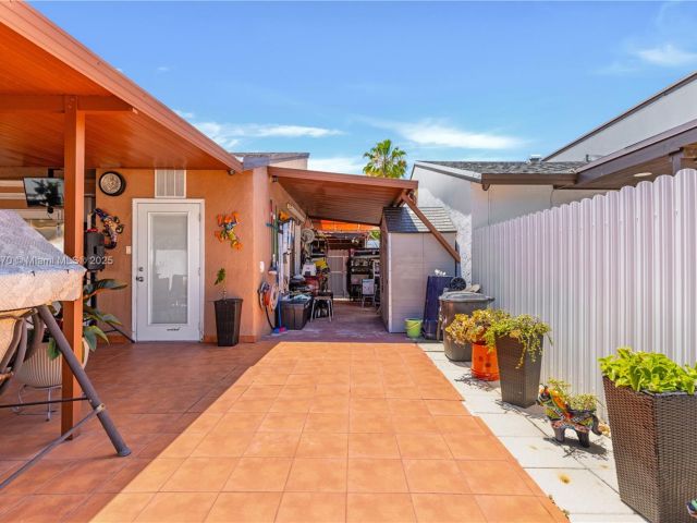 Продажа дома по адресу 19251 SW 118th Ct - фото 6033820