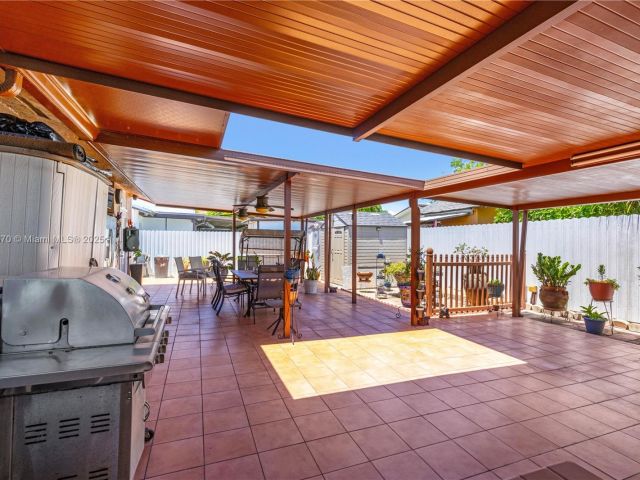 Продажа дома по адресу 19251 SW 118th Ct - фото 6033821