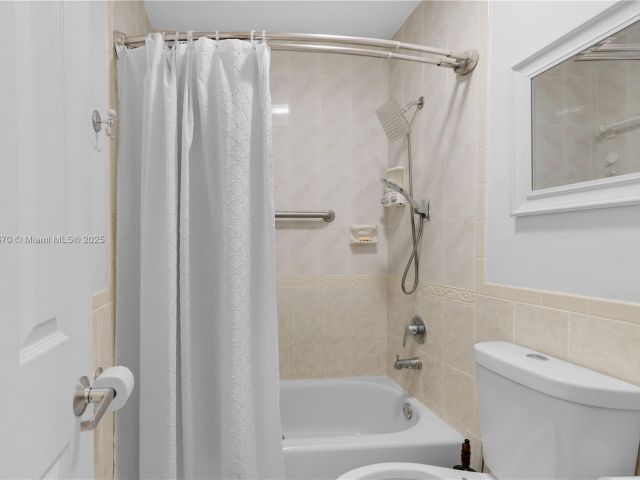 Продажа дома по адресу 19251 SW 118th Ct - фото 6033825