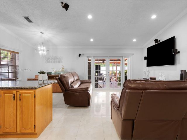 Продажа дома по адресу 19251 SW 118th Ct - фото 6033835