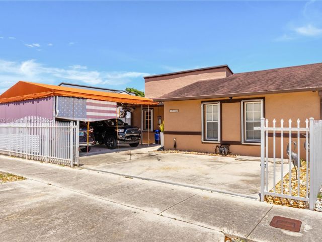 Продажа дома по адресу 19251 SW 118th Ct - фото 6033839