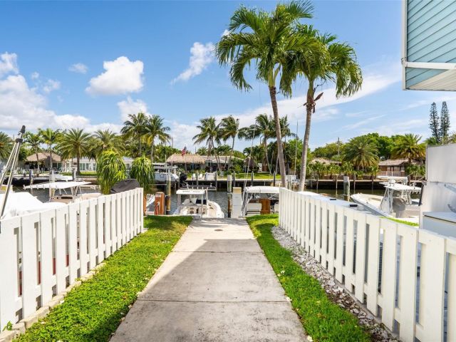 Продажа дома по адресу 2683 NE 15th St - фото 6033640