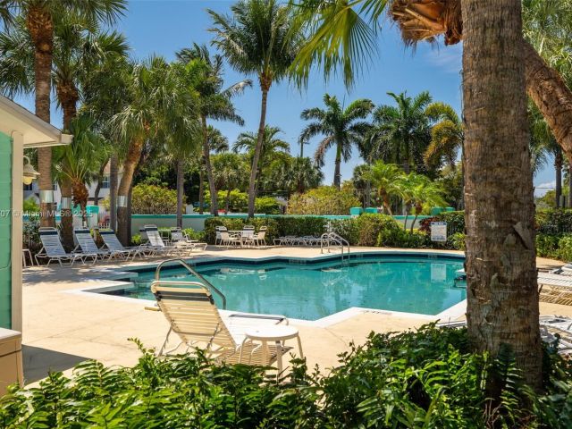 Продажа дома по адресу 2683 NE 15th St - фото 6033641