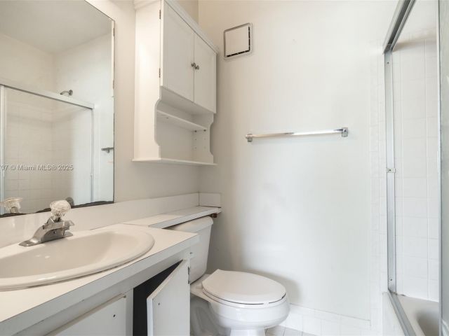 Продажа дома по адресу 2683 NE 15th St - фото 6033645