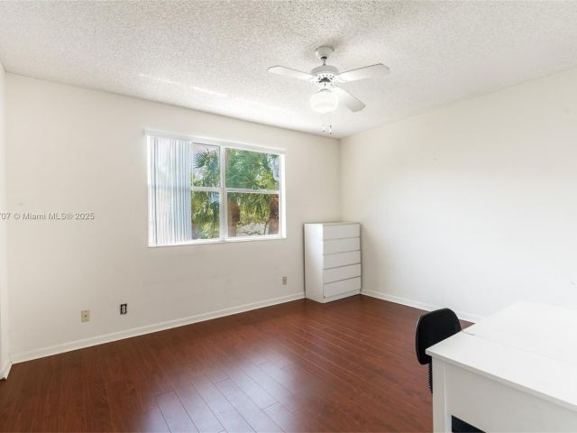 Продажа дома по адресу 2683 NE 15th St - фото 6033650