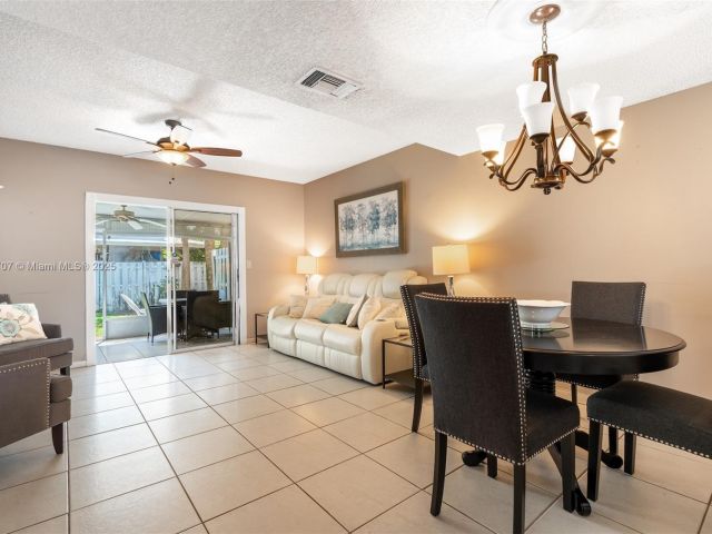 Продажа дома по адресу 2683 NE 15th St - фото 6033653