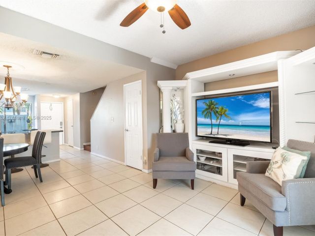 Продажа дома по адресу 2683 NE 15th St - фото 6033654