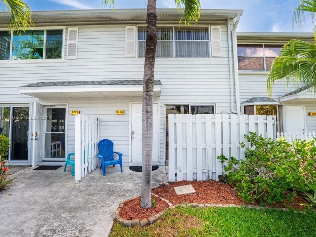 Продажа дома по адресу 2683 NE 15th St - фото 6033659