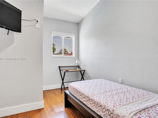 Дом в аренду по адресу 2828 Cleveland St - фото 6033585