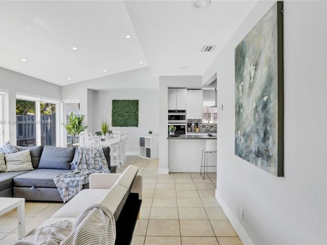 Дом в аренду по адресу 2828 Cleveland St - фото 6033586